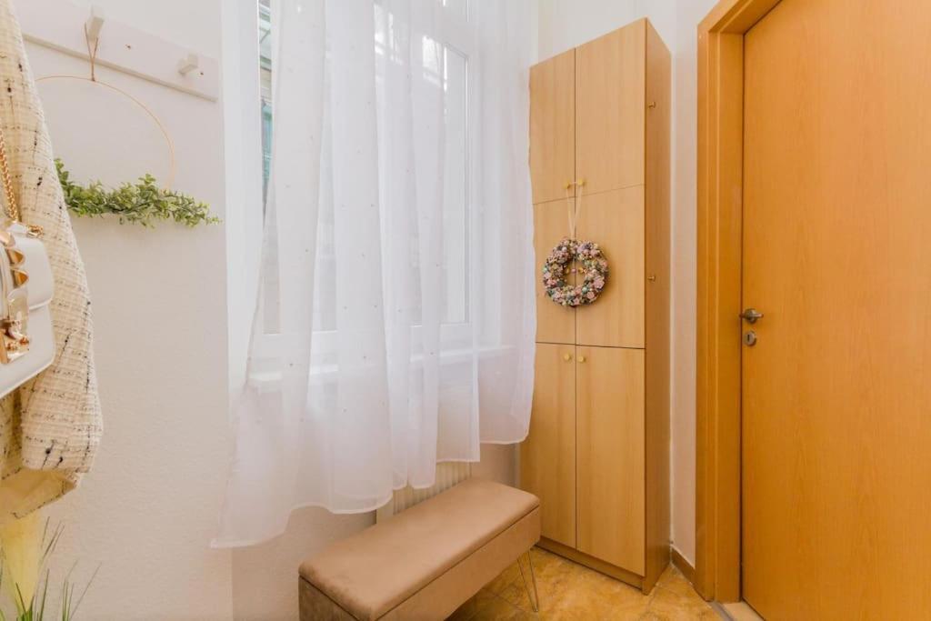 Trendy 2 Room Flat, Next To Corvin Mall Free Huge Garage! Ac,Dishwasher,Washmachine, Smart Tv Budapest Exterior photo