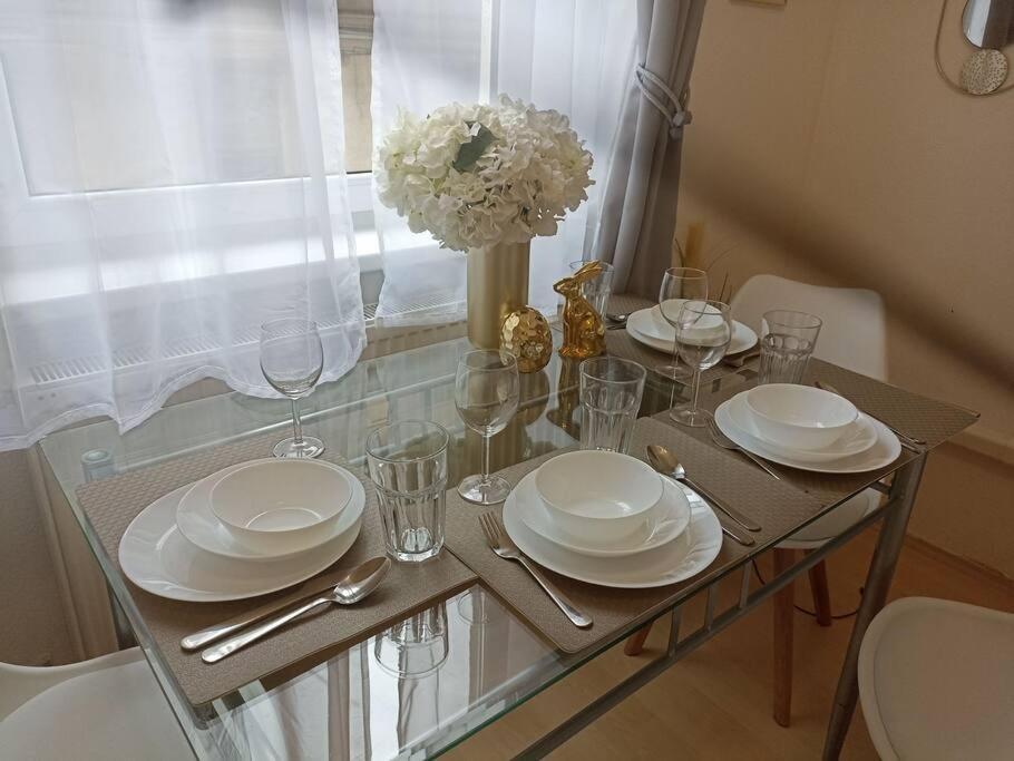 Trendy 2 Room Flat, Next To Corvin Mall Free Huge Garage! Ac,Dishwasher,Washmachine, Smart Tv Budapest Exterior photo