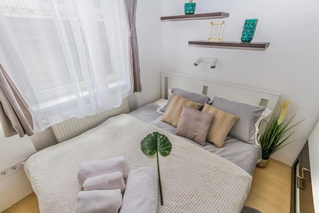 Trendy 2 Room Flat, Next To Corvin Mall Free Huge Garage! Ac,Dishwasher,Washmachine, Smart Tv Budapest Exterior photo