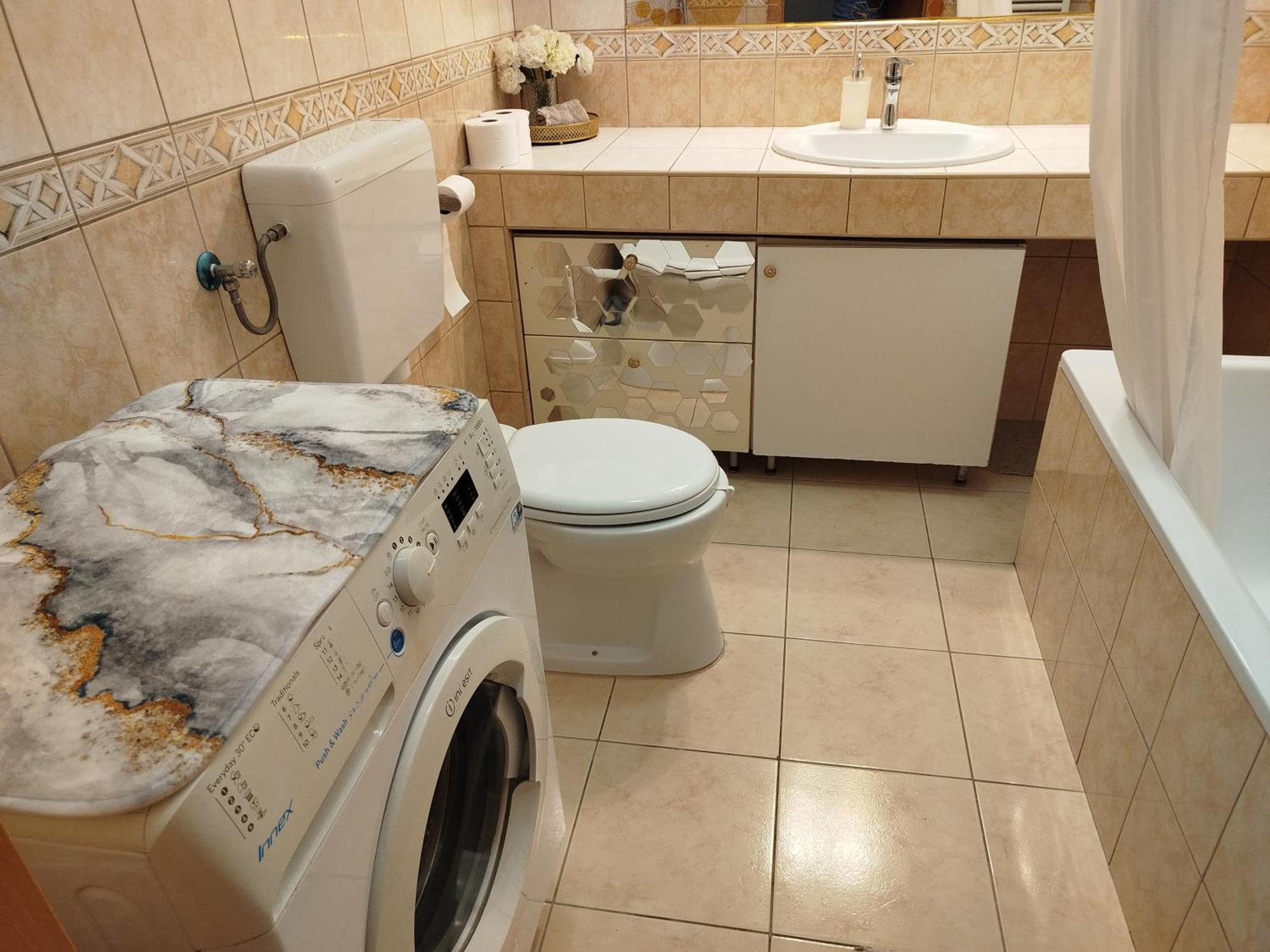 Trendy 2 Room Flat, Next To Corvin Mall Free Huge Garage! Ac,Dishwasher,Washmachine, Smart Tv Budapest Exterior photo